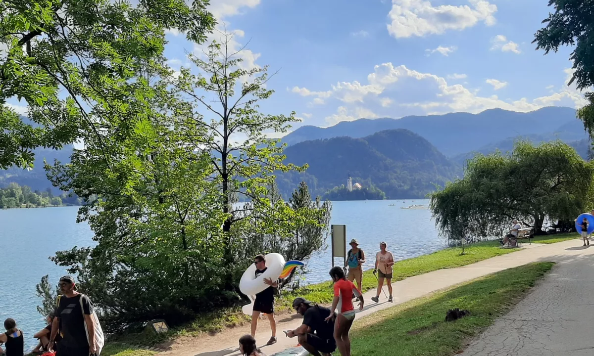 Od sredine septembra zaradi del polovična zapora ceste skozi Bled