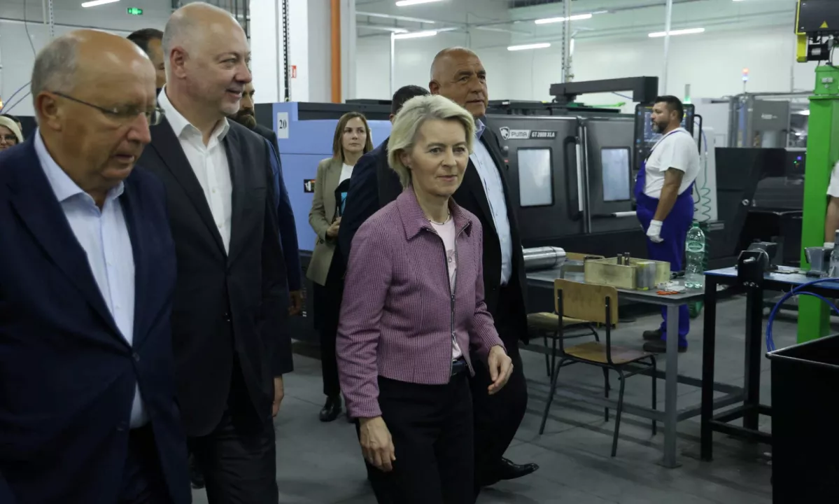 Bolgarski premier zanikal motnje GPS med pristajanjem letala z Ursulo von der Leyen