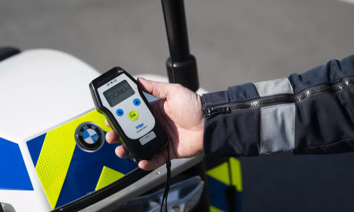 Pijani Slovenec vijugal po istrskem ipsilonu