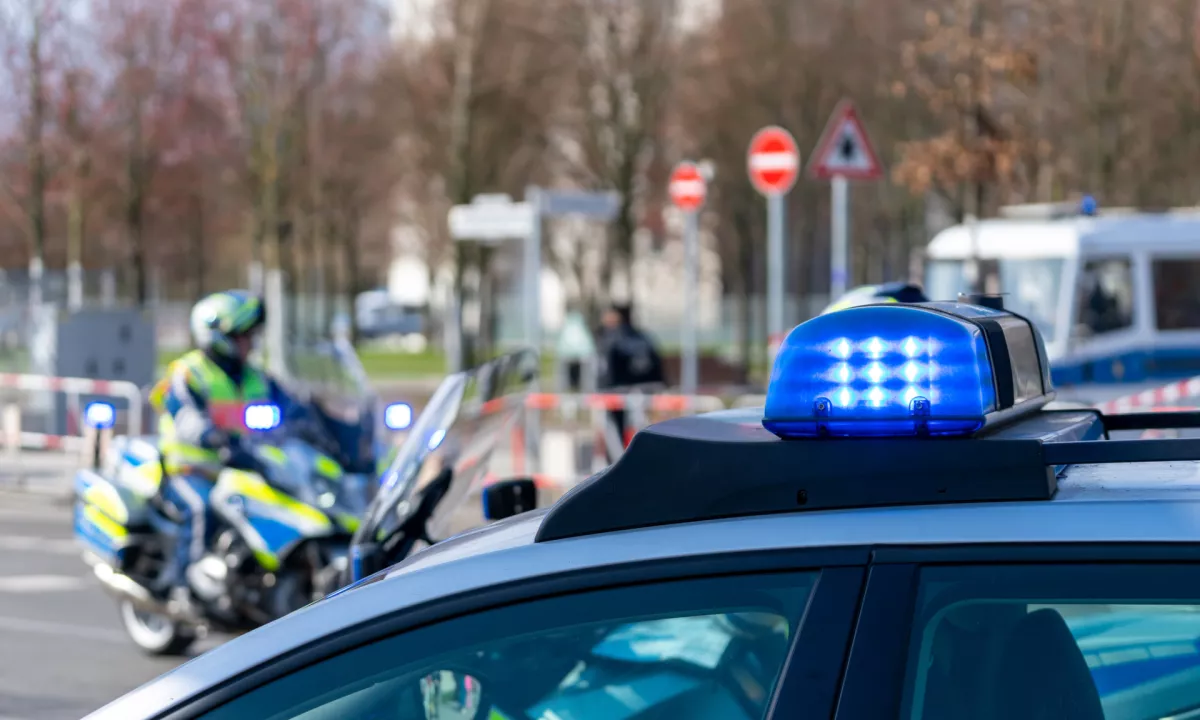 V Essnu dijak zabodel učiteljico