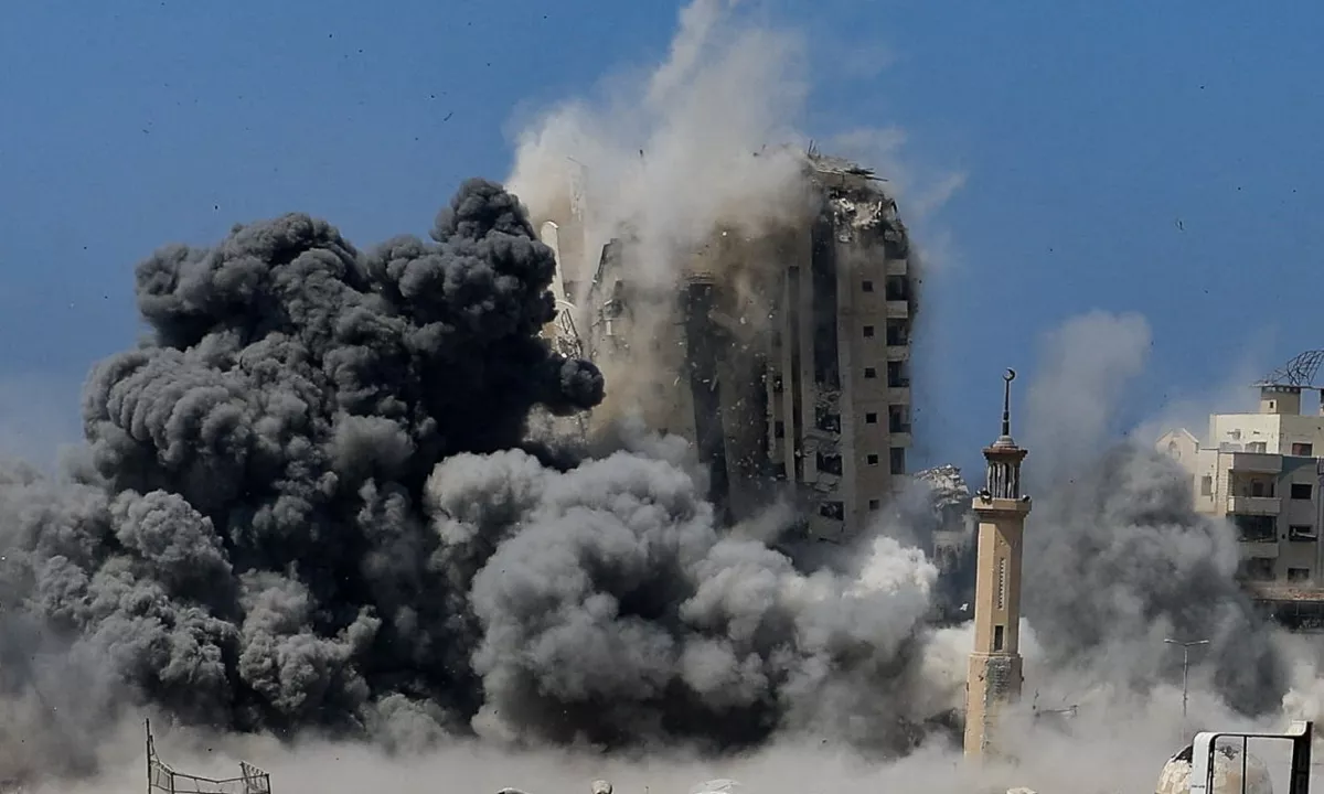 Izraelska vojska porušila stolpnico v Gazi po kratkem opozorilu