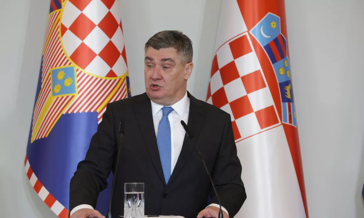 Z bombo do mesta veleposlanika v Ljubljani?