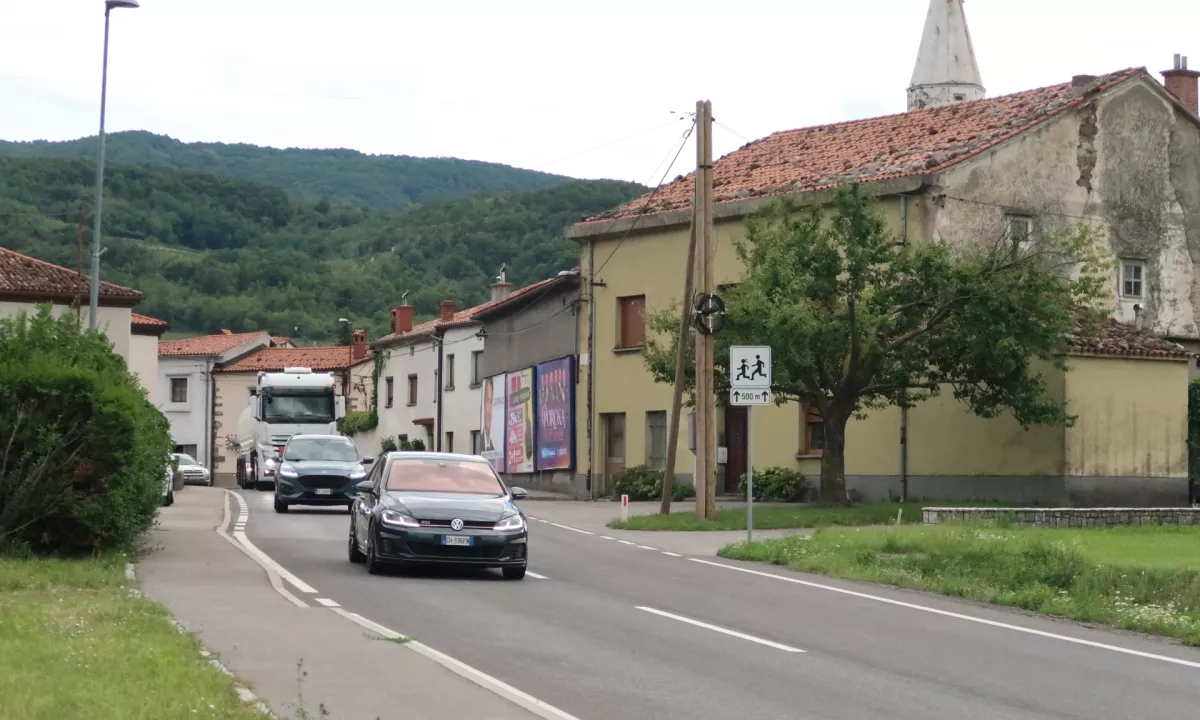 Previdno! Nova prometna ureditev na cesti čez Rebernice