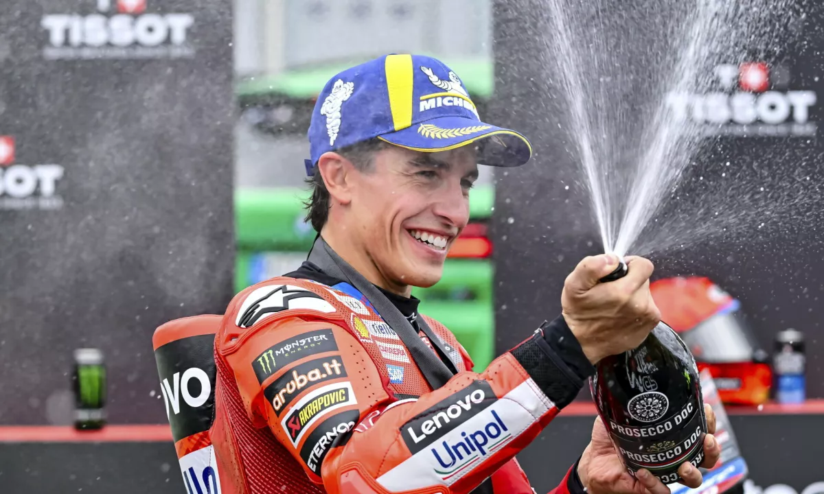 Marc Marquez zmagal v Barceloni, njegov brat končal v pesku