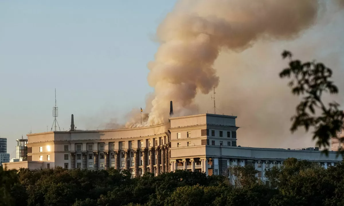 Silovit ruski napad na Ukrajino, v Kijevu dva mrtva, gori sedež vlade