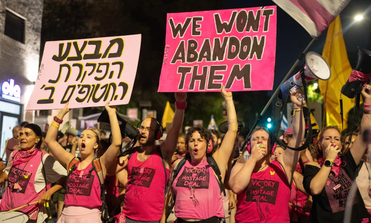 Množične demonstracije v Jeruzalemu, zbralo se je več deset tisoč ljudi