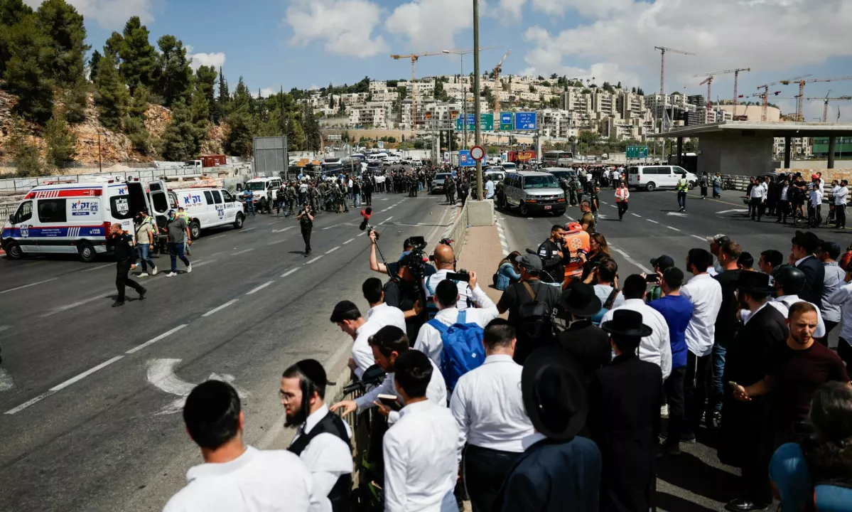 V streljanju v Jeruzalemu več žrtev, napadalca ubili