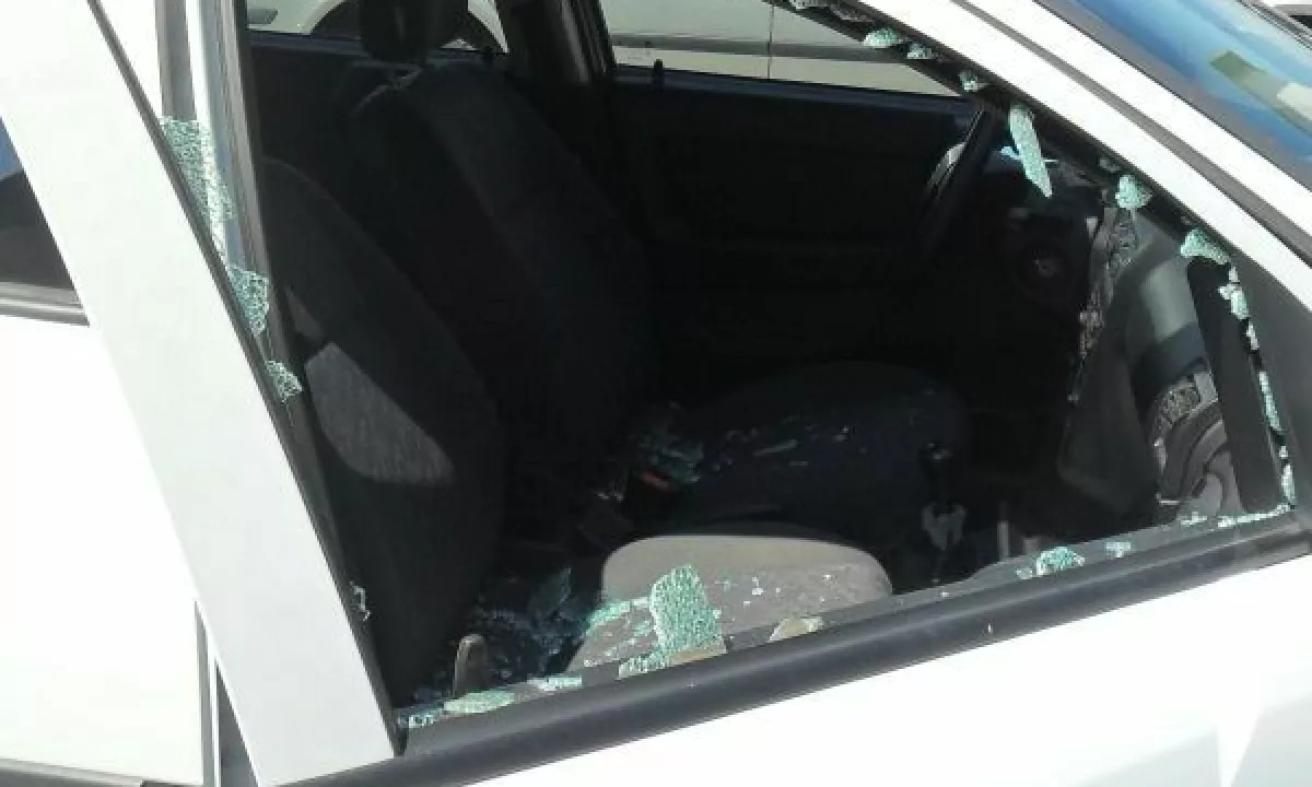 Več vlomov v avtomobile, policija opozarja voznike