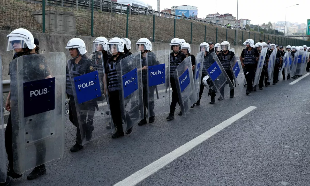 Turška policija posredovala na sedežu opozicijske stranke v Istanbulu