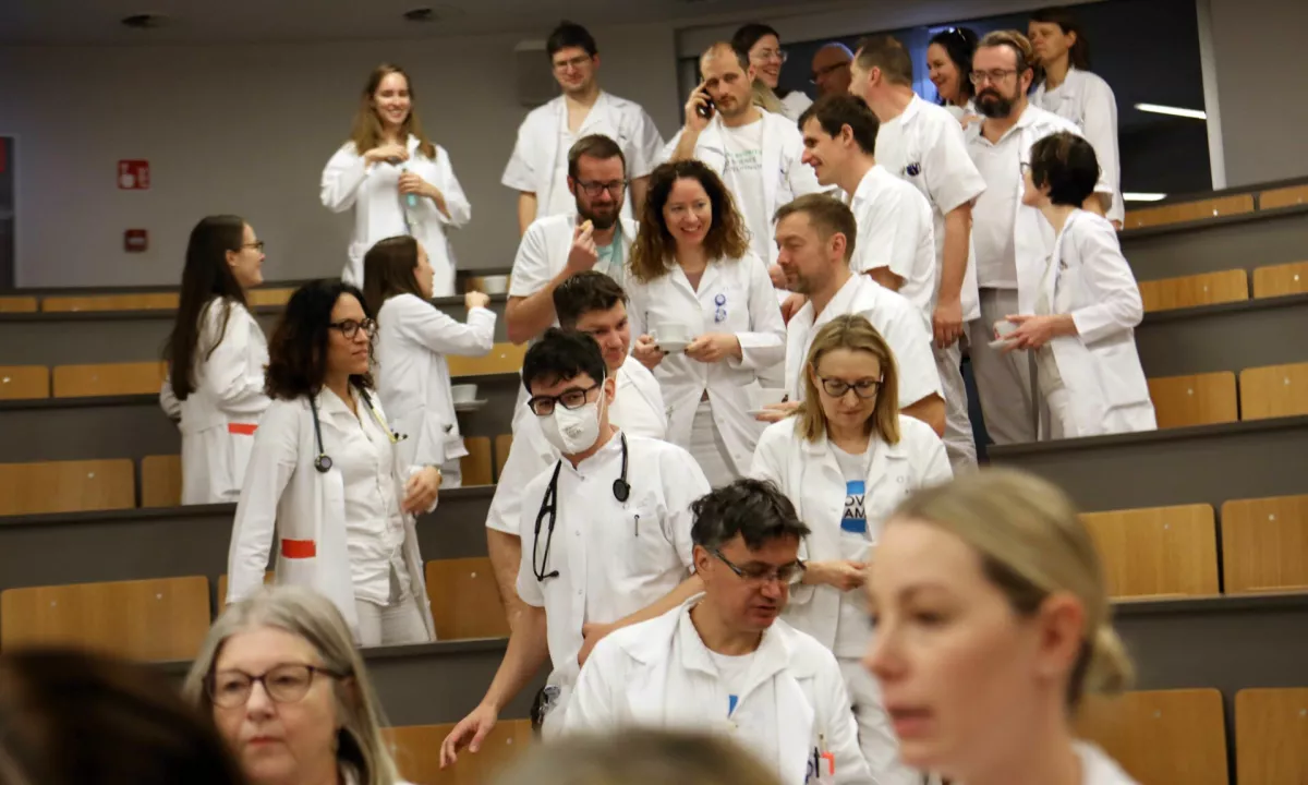 Pogajanja med vlado in Fidesom se nadaljujejo, ključna ovira ostaja mandat pogajalske skupine