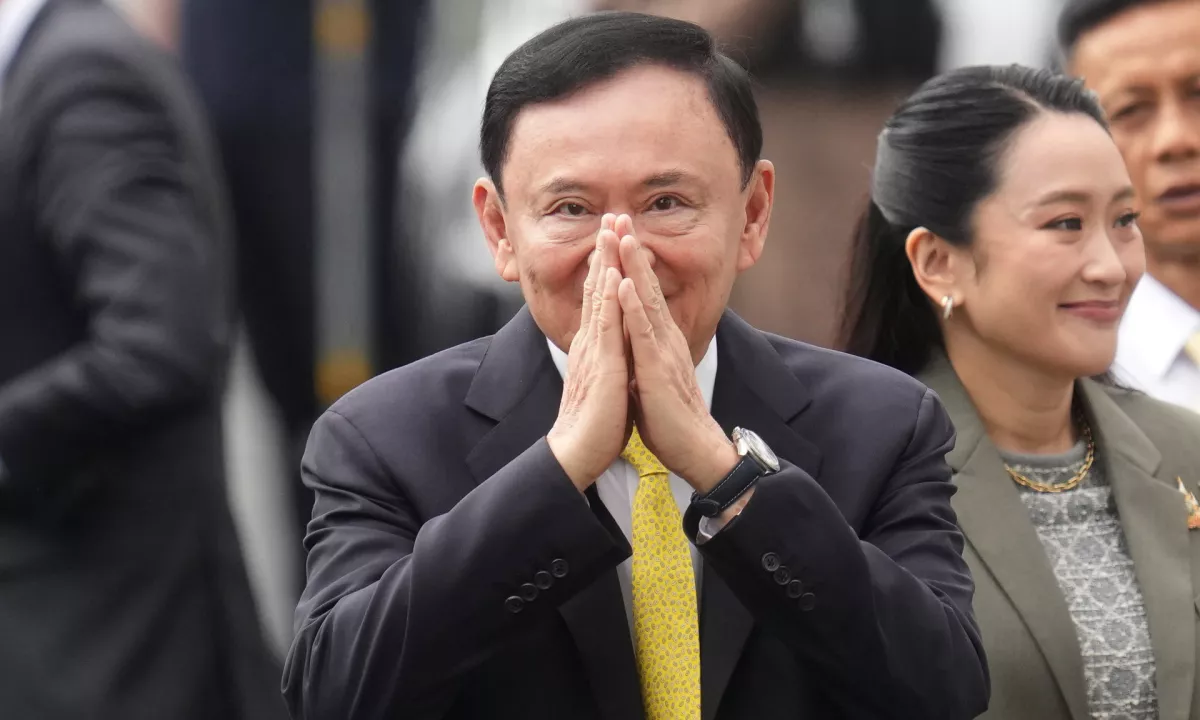 Tajsko vrhovno sodišče nekdanjega premierja Thaksina Shinawatro obsodilo na eno leto zapora