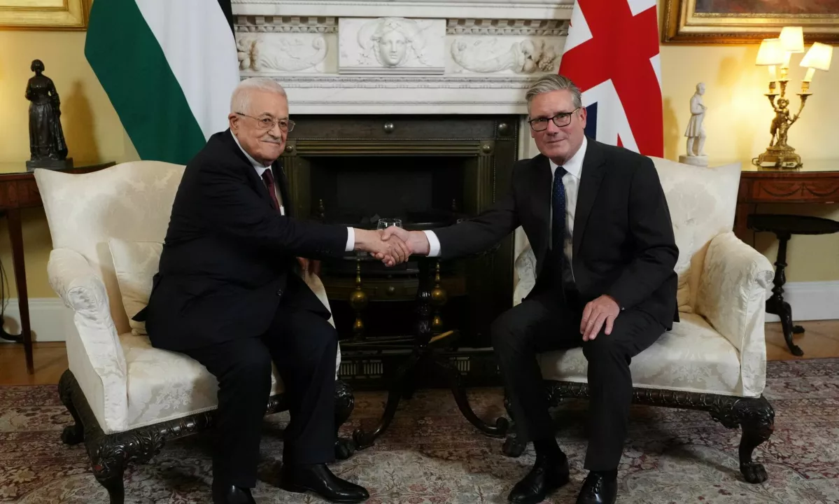 Britanski premier Starmer sprejel palestinskega predsednika Abasa pred pričakovanim priznanjem Palestine