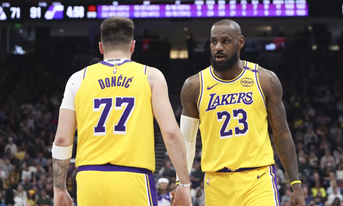 LeBron James poskuša rešiti ligo NBA v kitajskih medijih