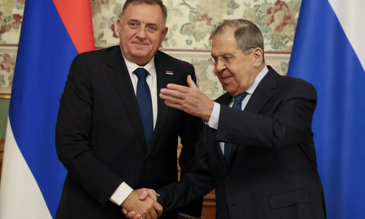 Lavrov podprl Dodika in za krizo v BiH obtožil Zahod