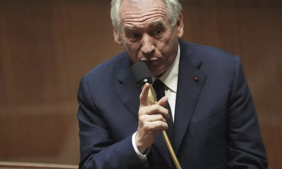 Francoski premier uradno odstopil