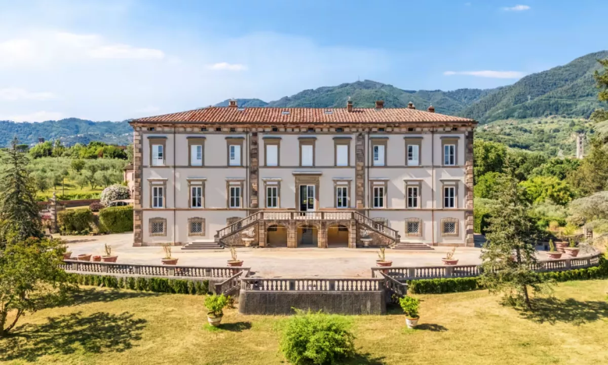 Naprodaj razkošna vila Napoleonove sestre Caroline Bonaparte