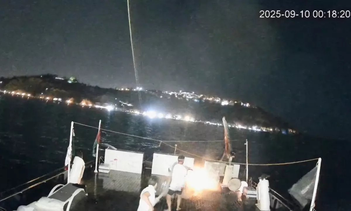 Ladja s pomočjo za Gazo v Tuniziji domnevno tarča napada z dronom