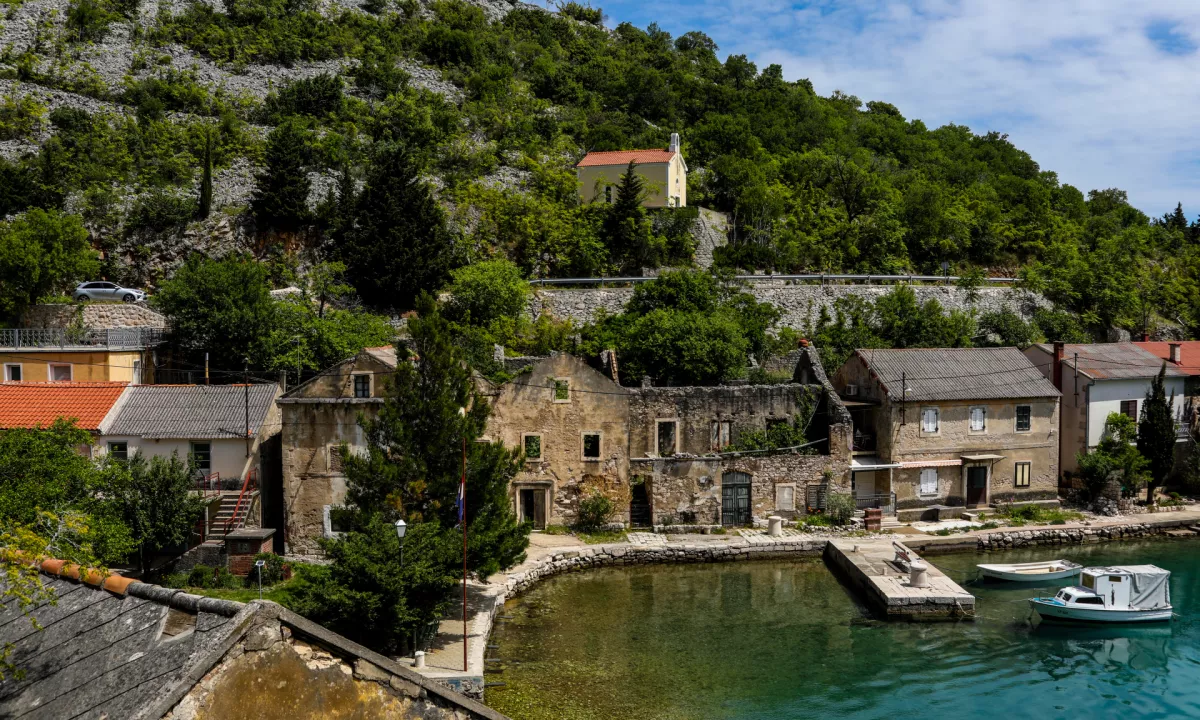Črna gradnja ne bo več prekršek, temveč kaznivo dejanje