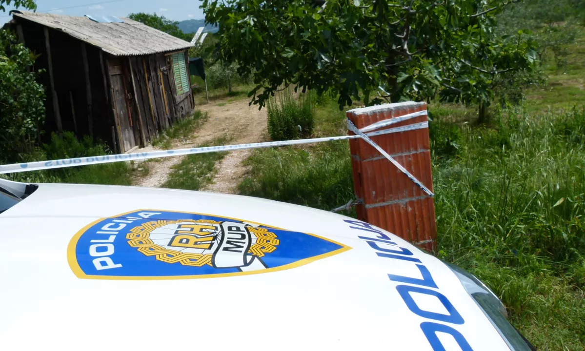 Tragična nesreča: Dvoletni otrok umrl zaradi opeklin v kadi