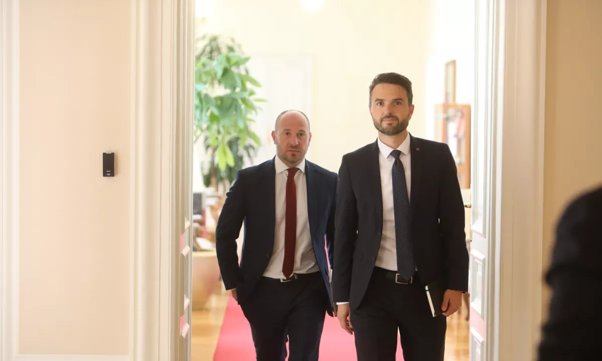 Na kongresu NSi: S čela stranke se poslavlja Tonin, zmaga se obeta Vrtovcu