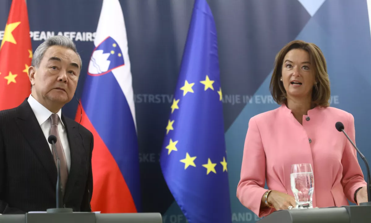 Fajon in Wang se strinjata, odnosi med državama se razvijajo