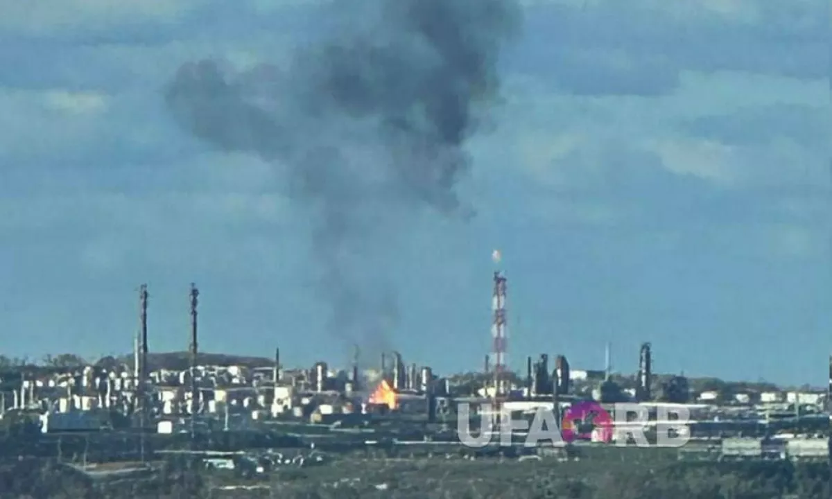 (VIDEO) Ukrajina z droni napadla veliko rusko rafinerijo, izbruhnil požar