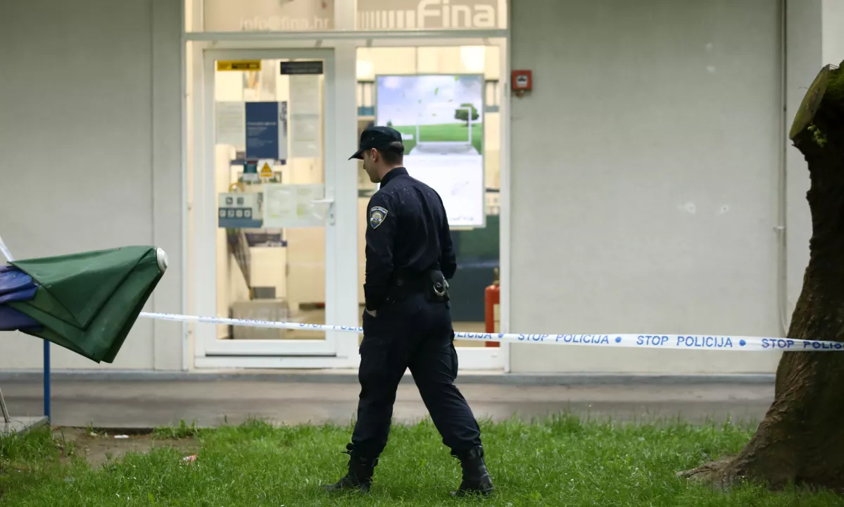 Moški v Zagrebu umrl po padcu z balkona med popivanjem