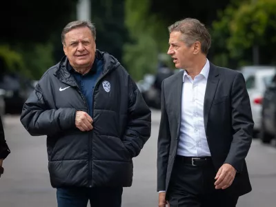 Ljubljana, Kongresni trg.Zacetek mednarodnega festivala Igraj se z mano, ki ga organizirata Center Janeza Levca Ljubljana in Drustvo za kulturo inkluzije.Zupan MOL Zoran Jankovic in predsednik vlade Robert Golob.