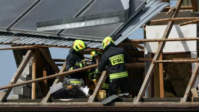 Firefighters work on the destroyed roof of a house, after Russian drones violated Polish airspace during an attack on Ukraine, with some being shot down by Poland with the backing from its NATO allies, in Wyryki-Wola, Lublin Voivodeship, Poland, September 10, 2025. REUTERS/Kacper Pempel   REFILE - CORRECTING LOCATION FROM "WYRYKI" TO "WYRYKI-WOLA".