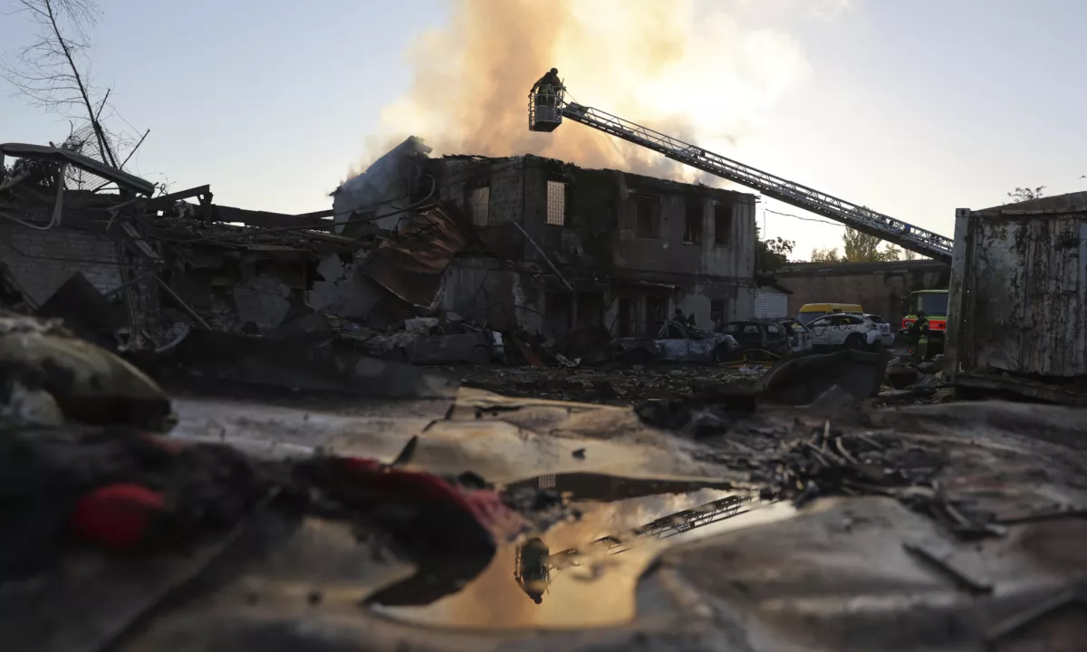 Po tri žrtve dronov na vsaki strani v noči medsebojnih napadov