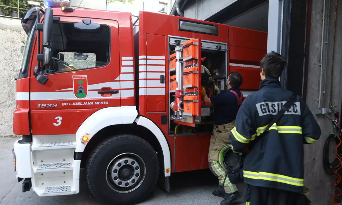 Na Petričku pri Celju zgorelo zapuščeno povojno mladinsko taborišče, vzrok požara ni znan