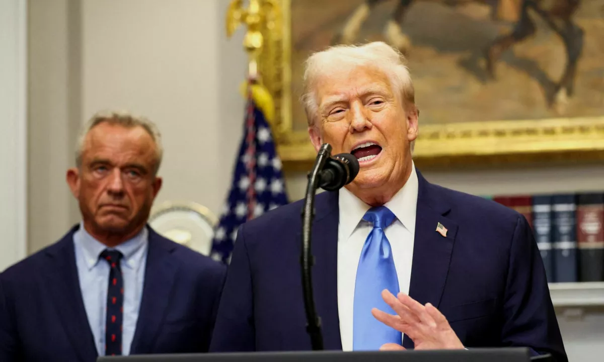 Trump brez dokazov trdi, da paracetamol povzroča avtizem