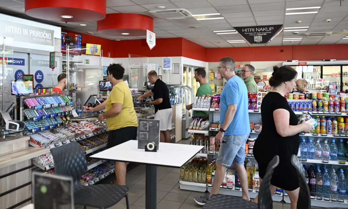 Zaposleni v trgovini na robu svojih zmožnosti