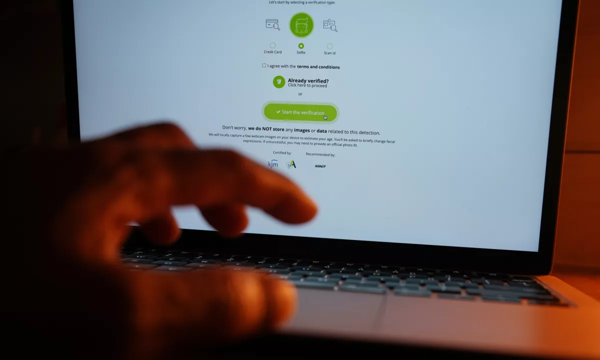 Policija: Zlorabe otrok na spletu v porastu