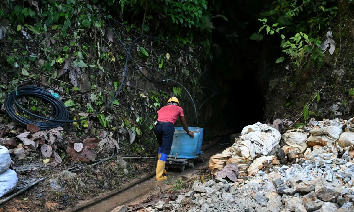 V Kolumbiji se je zrušil rudnik zlata, ujetih 25 rudarjev