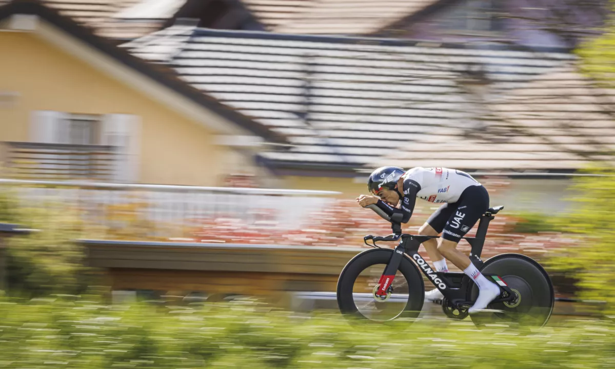 Razočarani Španec Juan Ayuso tudi uradno zapušča Tadeja Pogačarja