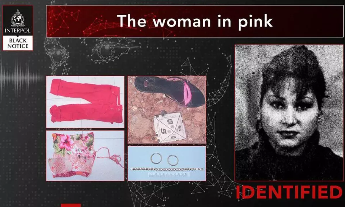 Po 20 letih identificirali 'žensko v rožnatem', rusko državljanko Ljudmilo Zavada