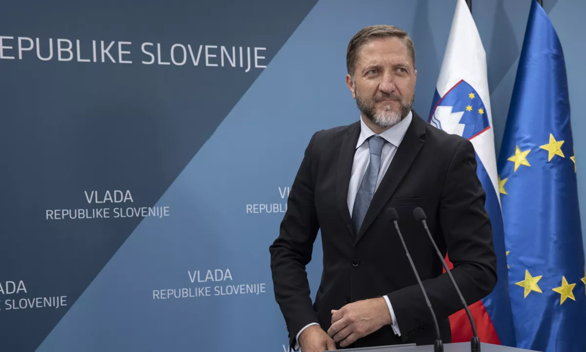 Vlada potrdila proračun z 2,1 milijarde primanjkljaja