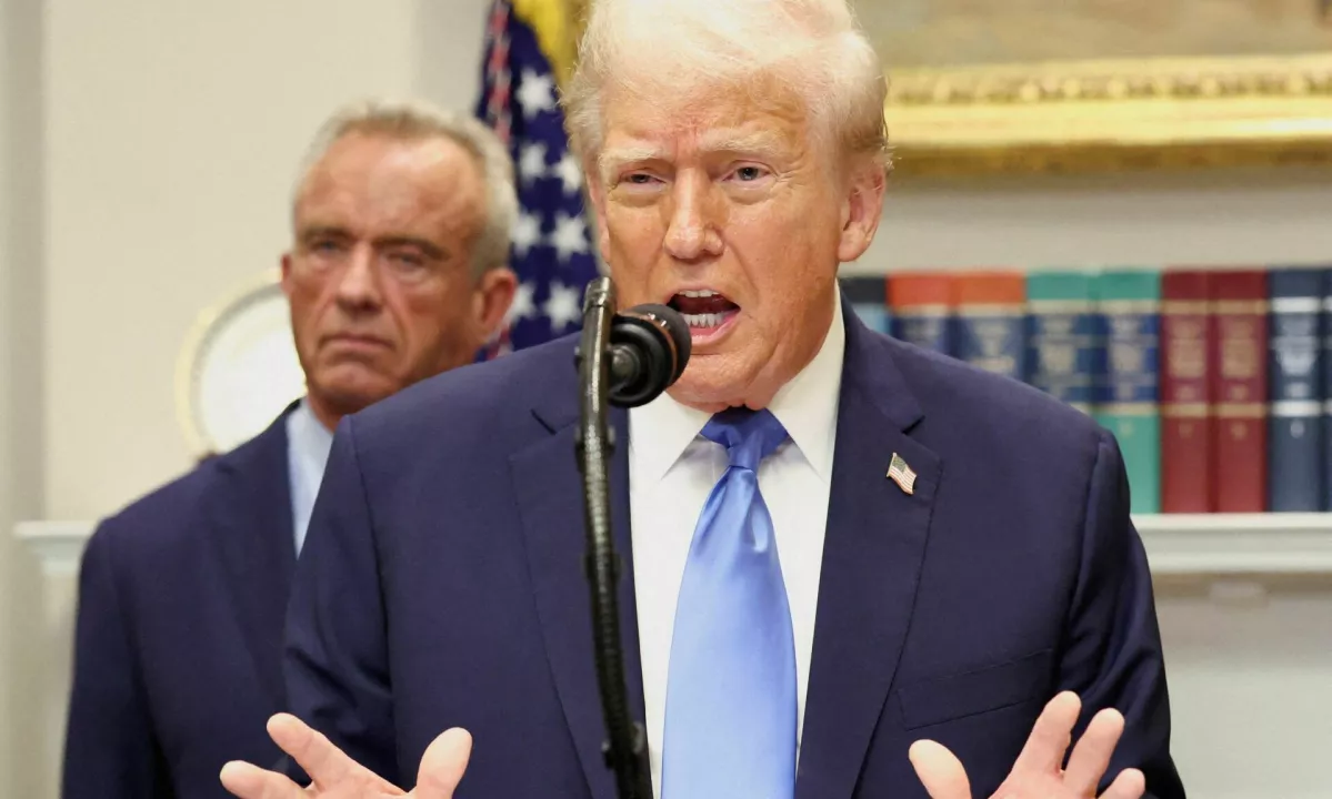 Bela hiša svari pred množičnimi odpuščanji