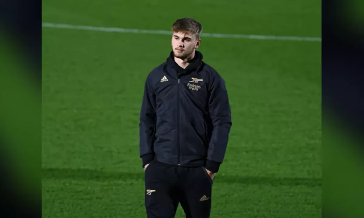 Nogometaš z glavo trčil v zid, ko je hotel rešiti žogo