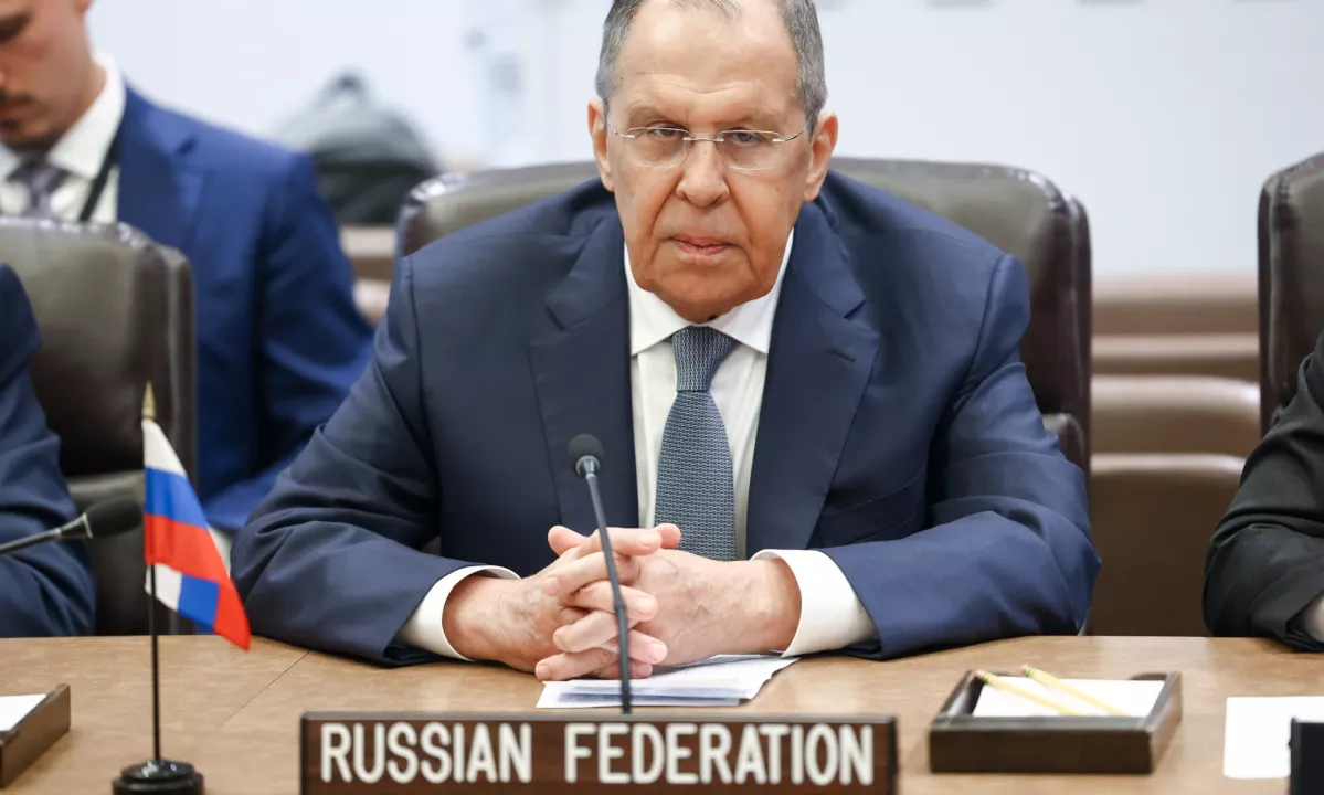 Lavrov: Rusija je v "pravi vojni" z Natom in EU