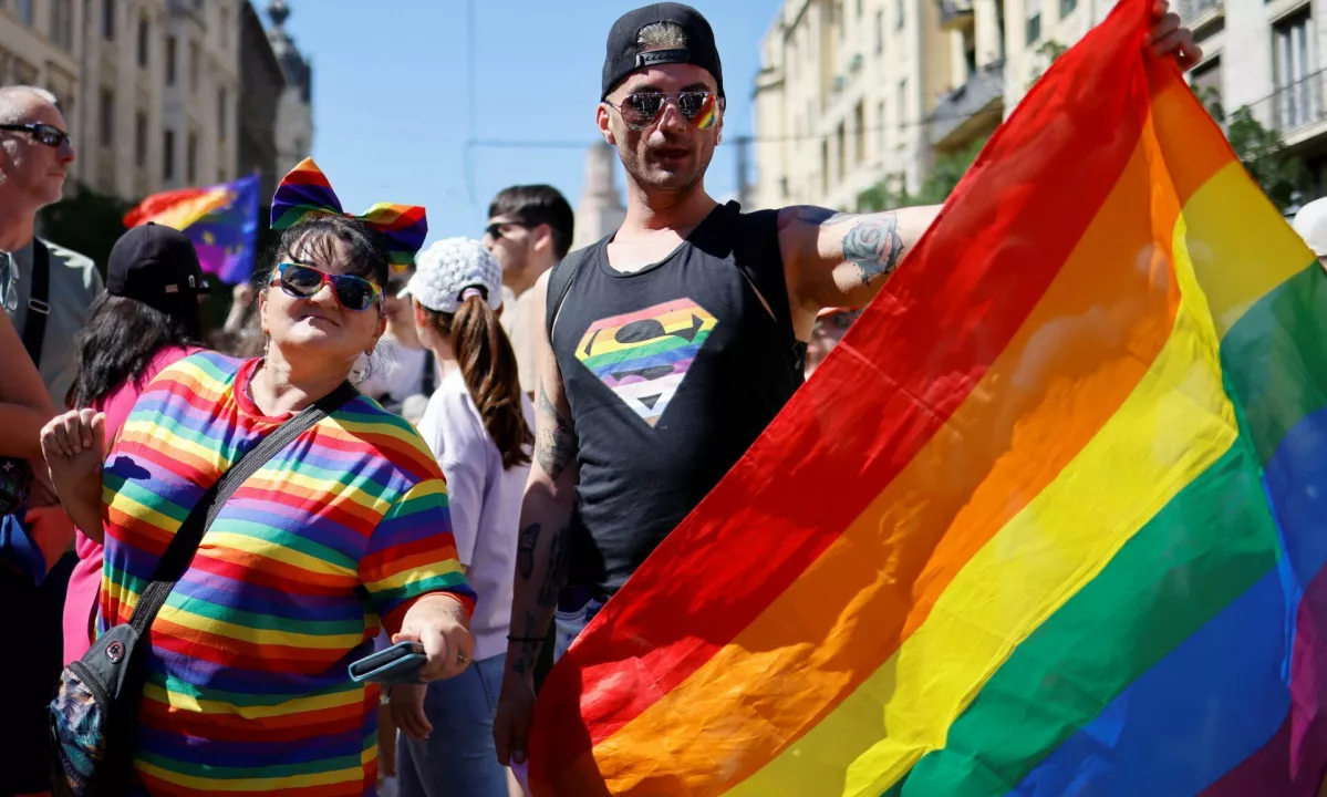 Slovaški parlament z ustavo omejil pravice istospolno usmerjenih