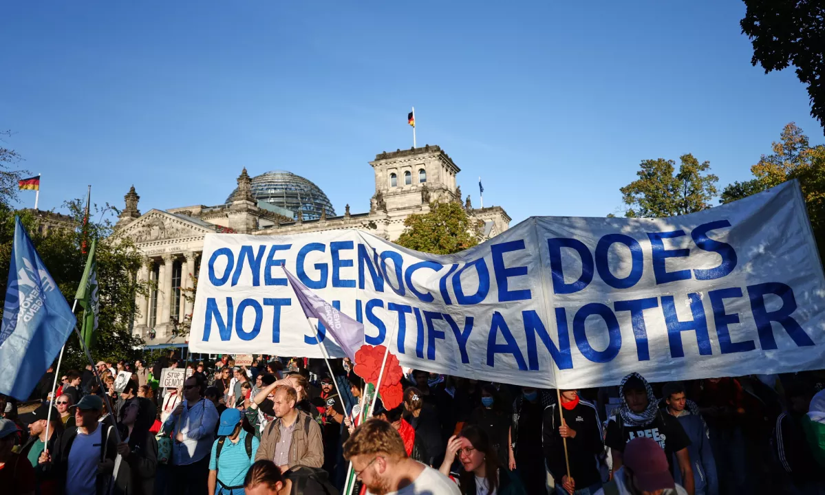 Več deset tisoč Nemcev protestira proti vojni v Gazi