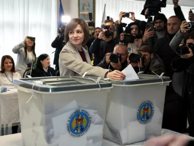 FILE PHOTO: Moldova's incumbent President and presidential candidate Maia Sandu casts her ballots at a polling station, as the country holds a presidential election and a referendum on joining the European Union, in Chisinau, Moldova October 20, 2024. REUTERS/Vladislav Culiomza/File Photo