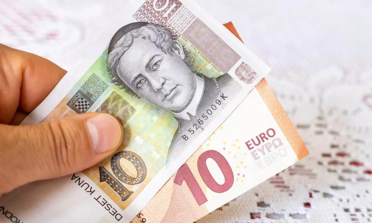 Hrvati še vedno hranijo za več kot pol milijarde evrov kun