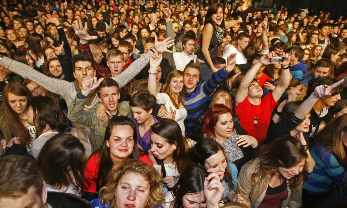 Več kot 15.000 brucev v Sloveniji pričakuje tradicionalna dobrodošlica ob začetku novega študijskega leta