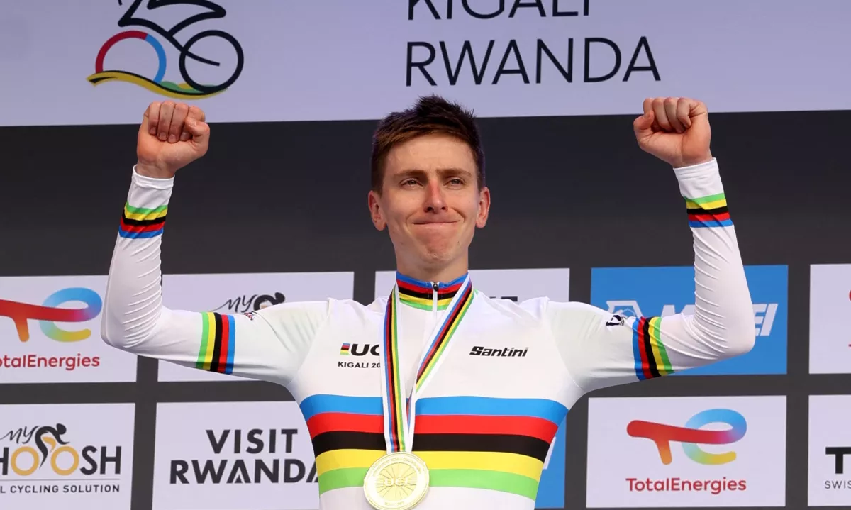 Tadej Pogačar drugič zapored osvojil naslov svetovnega prvaka v kolesarstvu