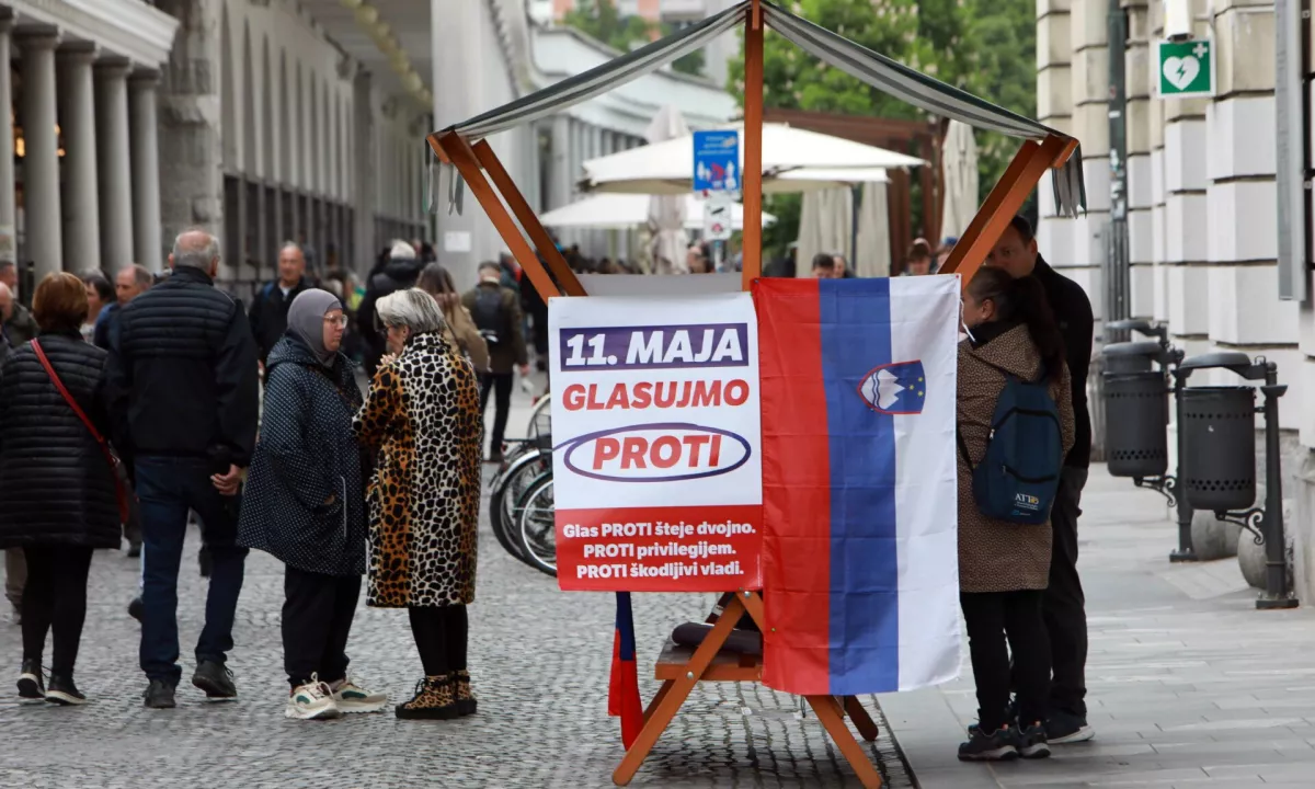 Pokojnine umetnikov: za referendumsko kampanjo daleč največ namenila SDS