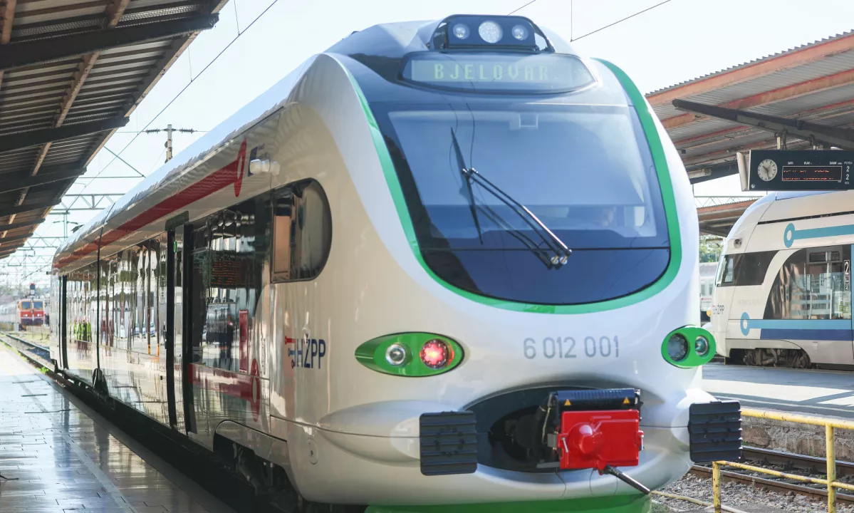 Na Hrvaškem začel voziti prvi baterijski vlak domače proizvodnje