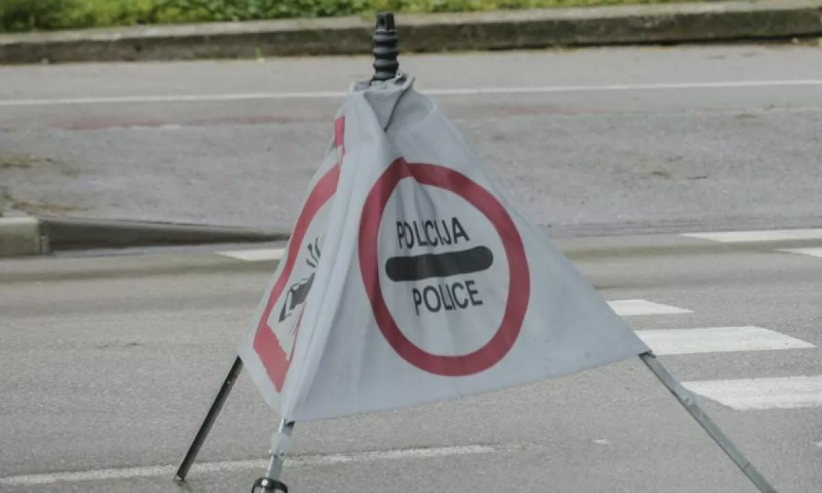 Tragična nesreča: 26-letnik umrl na cesti med Vrhniko in Logatcem